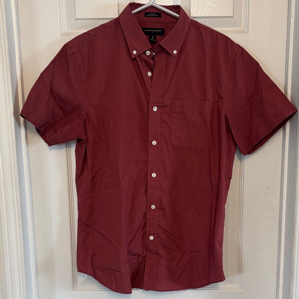 Banana Republic slim Fit Maroon Casual Button-Down Shirt (Never Worn)​